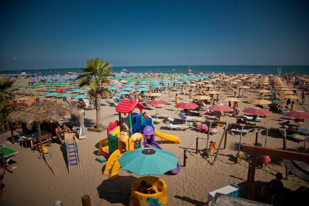 Hotel Aurea Rimini Esterno foto