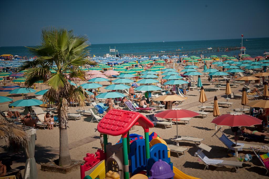 Hotel Aurea Rimini Esterno foto