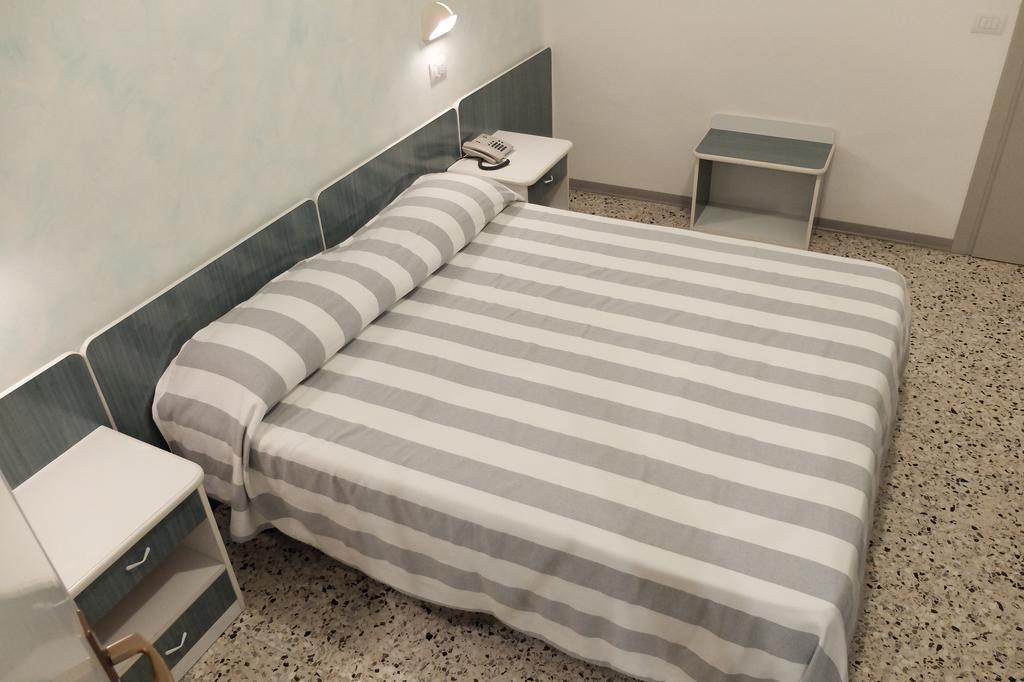 Hotel Aurea Rimini Esterno foto