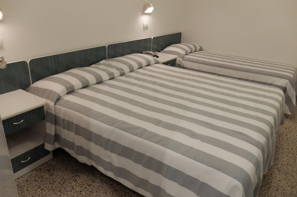 Hotel Aurea Rimini Esterno foto